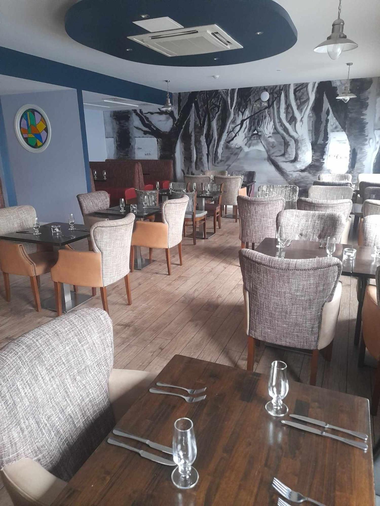 The Armada Bar And Restaurant Bed & Breakfast Armoy Eksteriør bilde