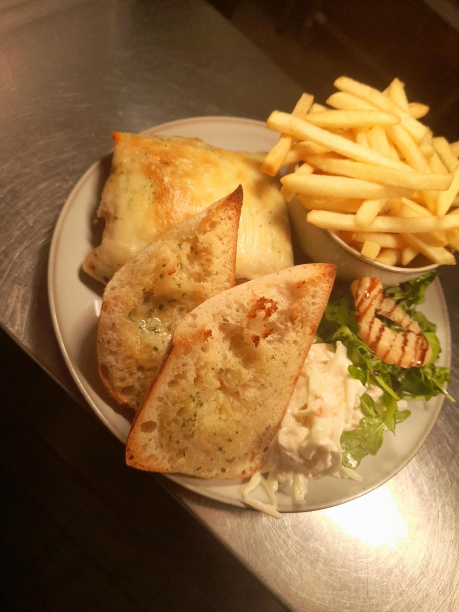 The Armada Bar And Restaurant Bed & Breakfast Armoy Eksteriør bilde
